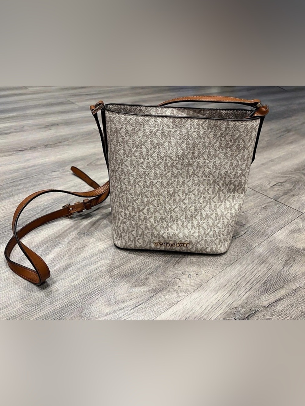 Michael Kors Small Logo Bucket Bag Crossbody Brown & Beige